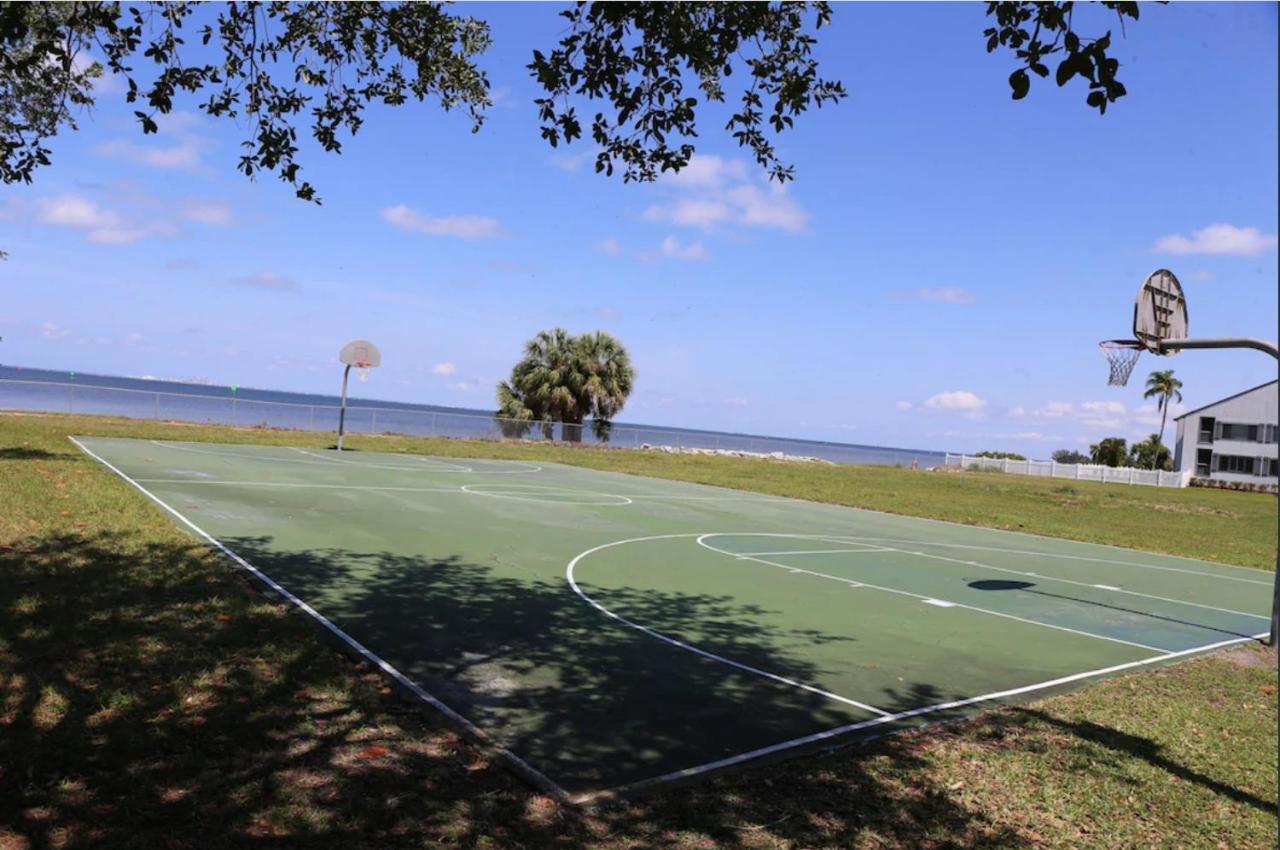 Beautiful New Luxury Townhome With Private Beach And Swimming Pools Ruskin Exterior photo