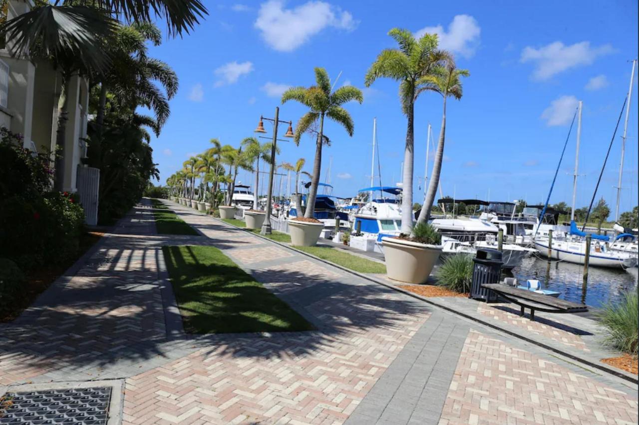 Beautiful New Luxury Townhome With Private Beach And Swimming Pools Ruskin Exterior photo