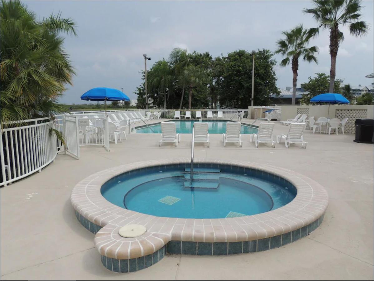 Beautiful New Luxury Townhome With Private Beach And Swimming Pools Ruskin Exterior photo