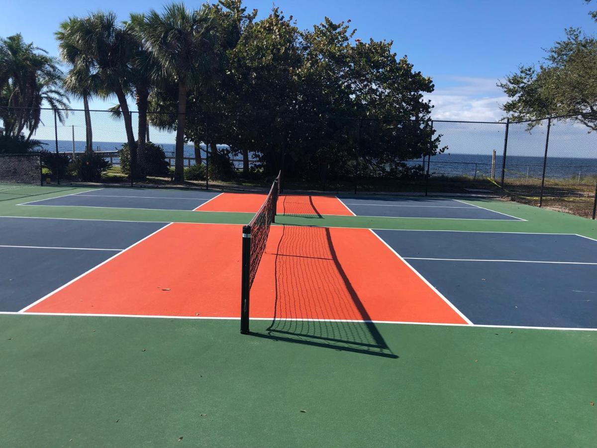 Beautiful New Luxury Townhome With Private Beach And Swimming Pools Ruskin Exterior photo