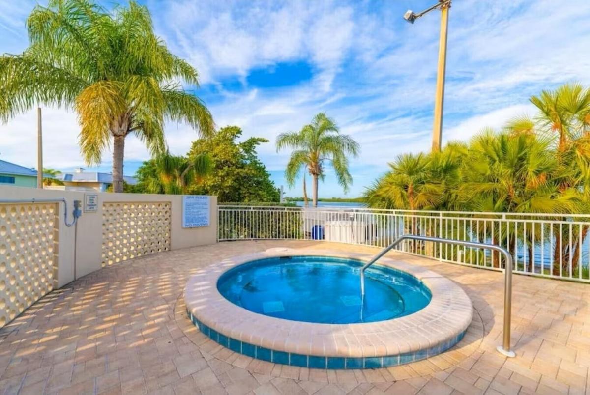 Beautiful New Luxury Townhome With Private Beach And Swimming Pools Ruskin Exterior photo